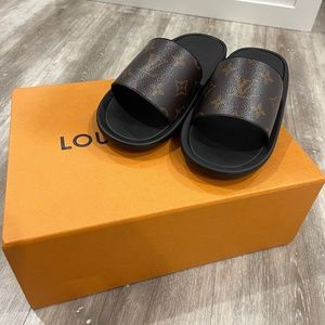 LOUIS VUITTON WOMENS MULES